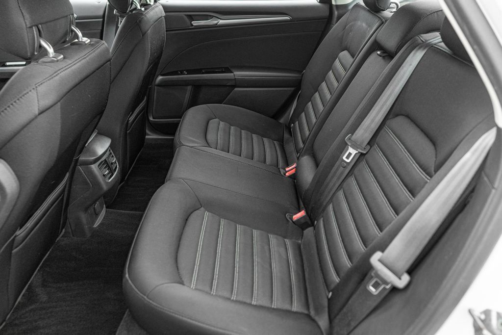 Used 2013 Ford Fusion SE FWD image 27