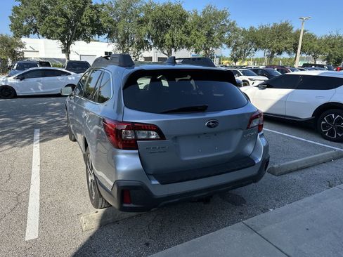 Used 2018 Subaru Outback 3.6R Limited AWD/4WD image 6