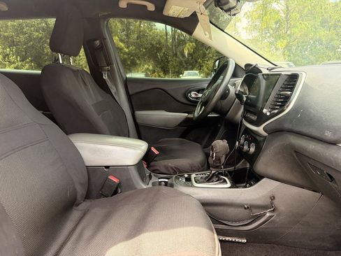 Used 2014 Jeep Cherokee Sport FWD image 12