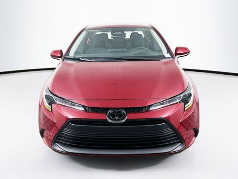 Used 2025 Toyota Corolla LE image 2