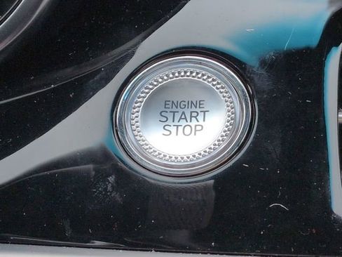 Used 2025 Genesis G70 2.5T image 30