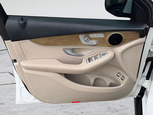 Used 2018 Mercedes-Benz GLC 350e 4MATIC image 16