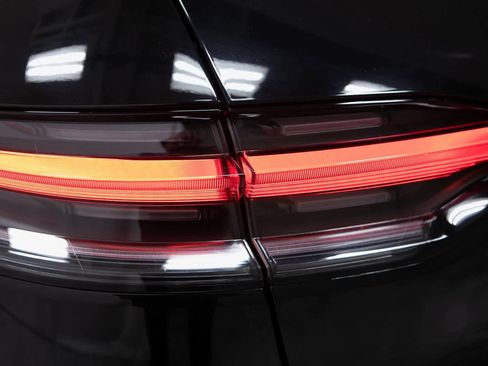 Certified 2024 Porsche Macan image 35