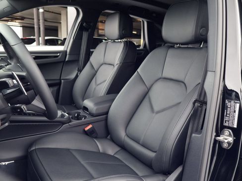 New 2026 Porsche Macan AWD/4WD image 5