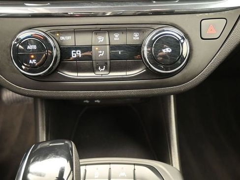 Used 2025 Buick Envista Preferred image 9