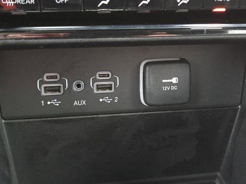 Used 2023 Jeep Grand Cherokee L Limited image 7