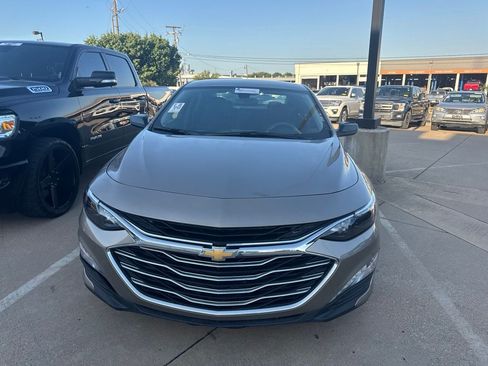 Used 2022 Chevrolet Malibu LT FWD image 2