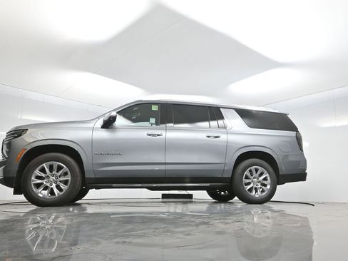 Used 2025 Chevrolet Suburban Premier image 7