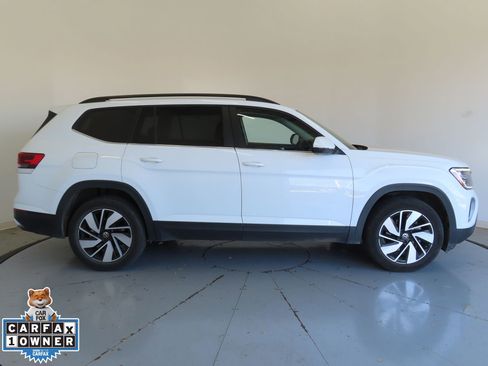 Used 2025 Volkswagen Atlas SE image 2
