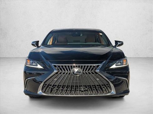 Used 2023 Lexus ES 300h w/ Premium Package image 2