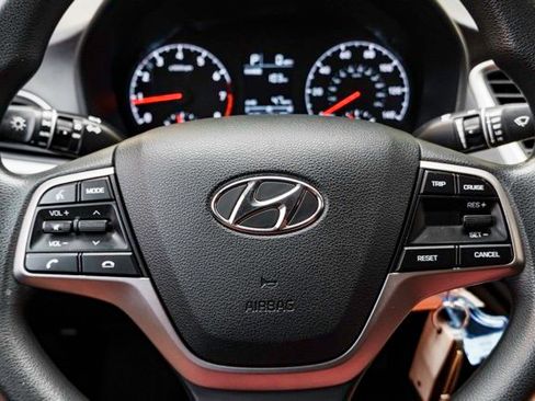 Used 2021 Hyundai Accent SEL image 11