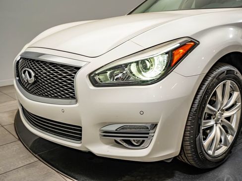 Used 2015 INFINITI Q70 3.7 w/ Deluxe Touring Package AWD/4WD image 3