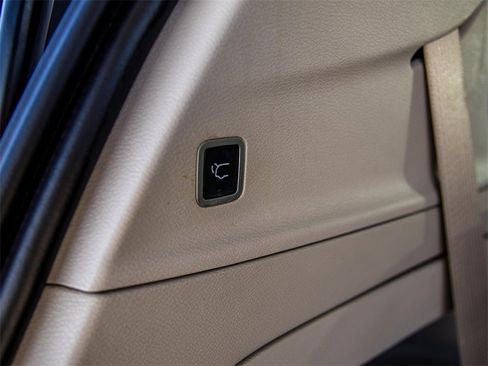 Used 2022 Chrysler Pacifica Touring-L image 12