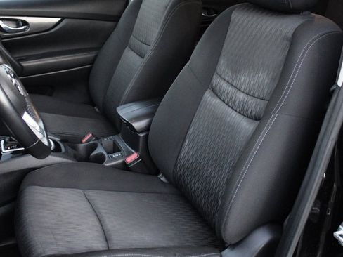 Certified 2019 Nissan Rogue SV w/ Premium Package image 22