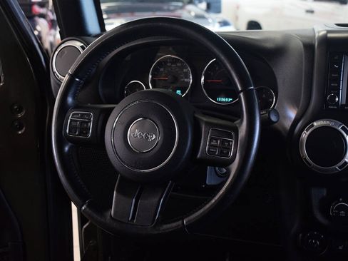 Used 2015 Jeep Wrangler Unlimited Sahara w/ Dual Top Group AWD/4WD image 46