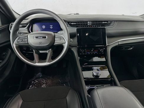 Certified 2023 Jeep Grand Cherokee L Laredo image 33