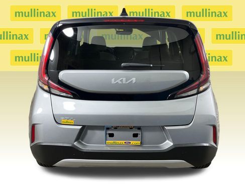 Used 2023 Kia Soul LX w/ LX Technology Package image 8