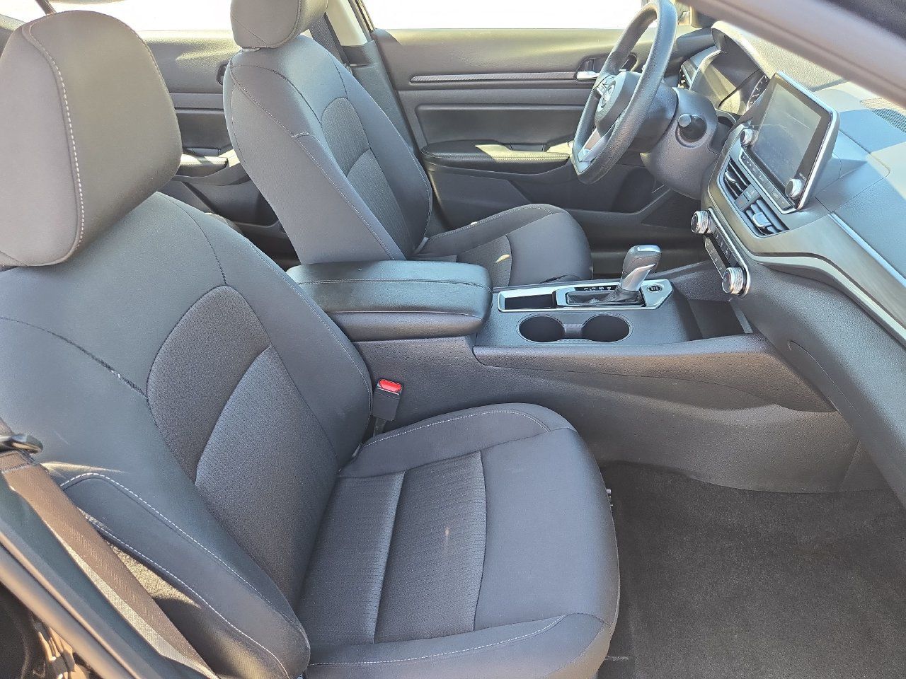 Used 2025 Nissan Altima 2.5 SV FWD image 10