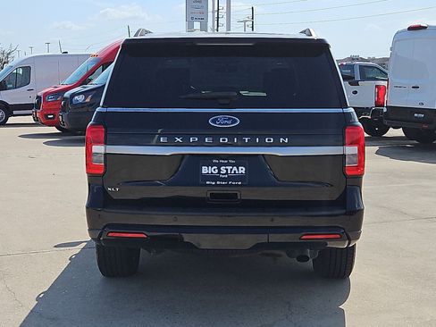 Used 2022 Ford Expedition XLT image 5