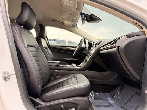 Used 2017 Ford Fusion SE w/ Equipment Group 602A FWD image 20