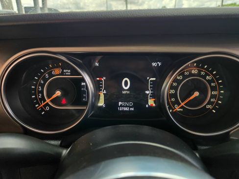 Used 2020 Jeep Wrangler Unlimited Sahara AWD/4WD image 17