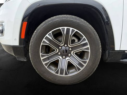 Used 2025 Jeep Wagoneer L Series II AWD/4WD image 12