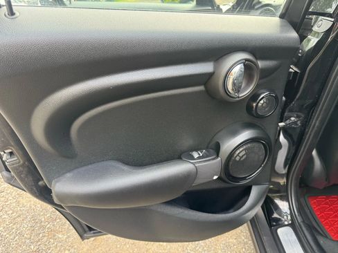 Used 2016 MINI Cooper 4-Door Hardtop w/ Premium Package image 20