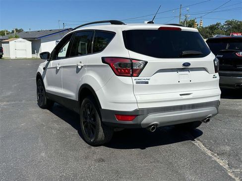 Used 2018 Ford Escape SE image 4