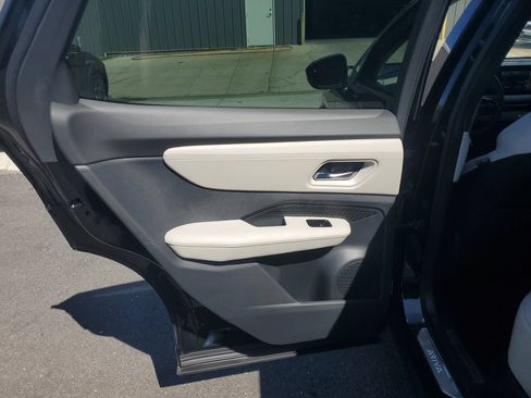Used 2024 Nissan Ariya AWD image 19