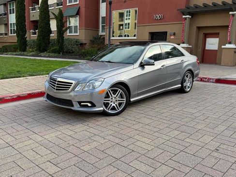 Used 2010 Mercedes-Benz E 550 Sedan image 2