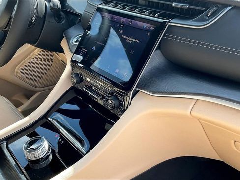 New 2025 Jeep Grand Cherokee L Limited w/ Luxury Tech Group II RWD image 8