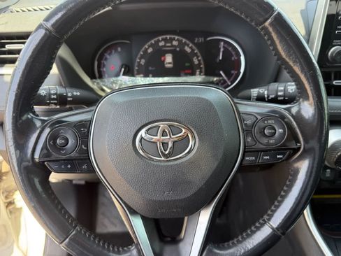 Used 2019 Toyota RAV4 Limited w/ Advanced Technology Package FWD image 17