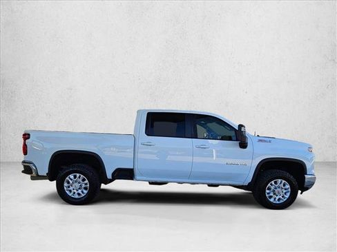 Used 2024 Chevrolet Silverado 2500 LT image 4