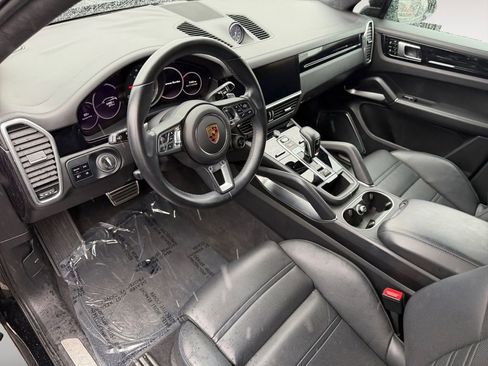 Used 2021 Porsche Cayenne Turbo w/ Premium Package Plus (PI3) image 18