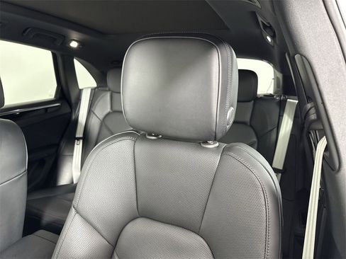 Certified 2025 Porsche Macan image 41