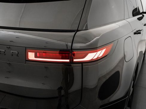 Used 2025 Land Rover Range Rover Sport Dynamic SE image 17