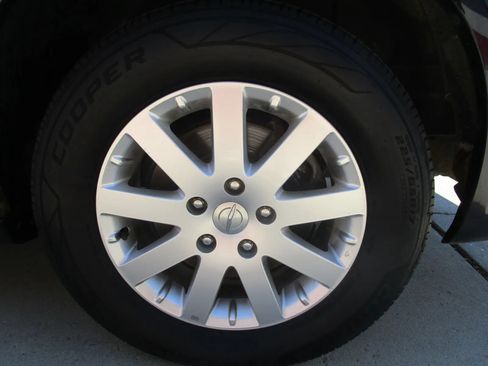 Used 2014 Chrysler Town & Country Touring FWD image 11