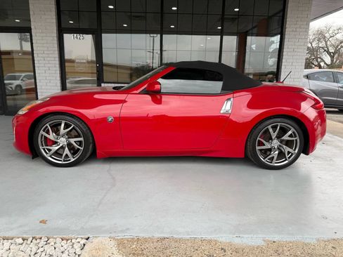 Used 2015 Nissan 370Z Touring Sport RWD image 2