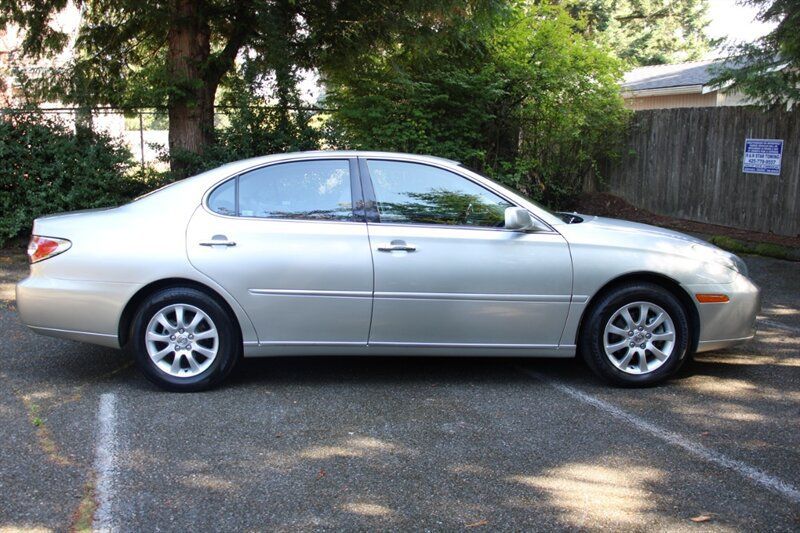 Used 2003 Lexus ES 330 w/ Premium Pkg FWD image 12