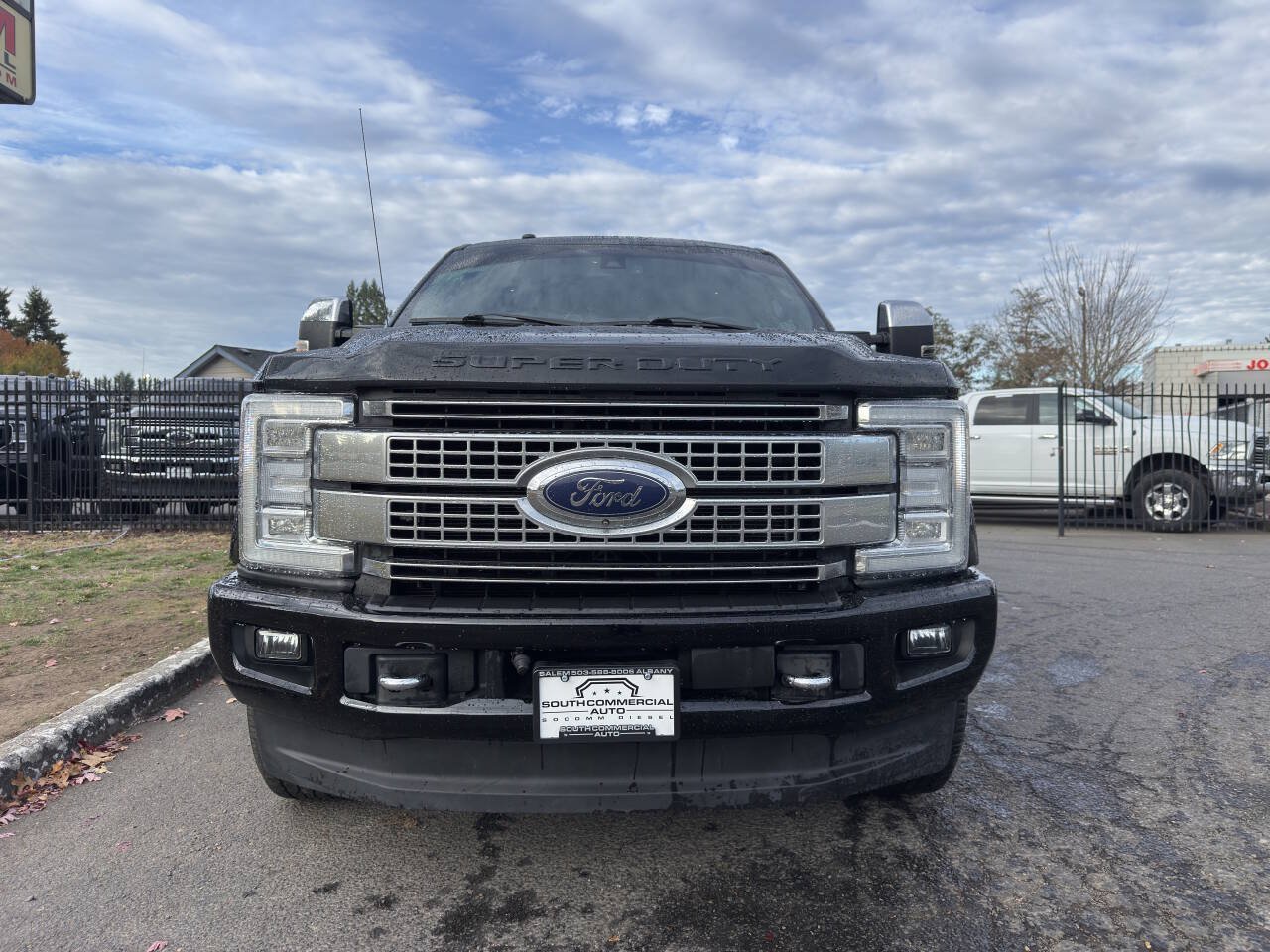 Used 2017 Ford F350 Platinum w/ Platinum Ultimate Package AWD/4WD image 9
