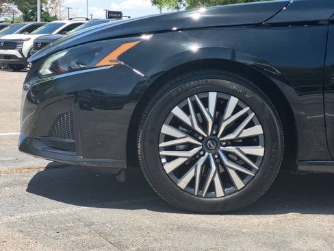 Certified 2025 Nissan Altima 2.5 SV FWD image 6