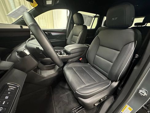 Certified 2025 Buick Enclave Sport Touring image 28