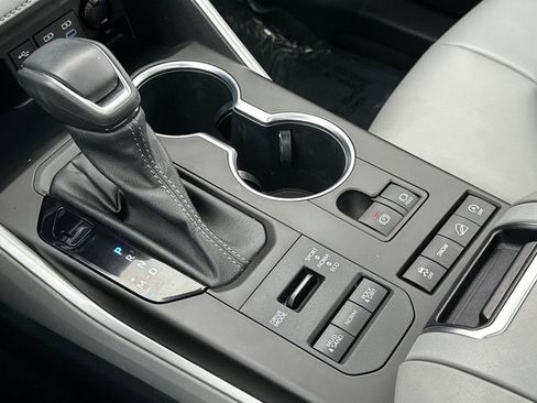 Used 2022 Toyota Highlander XLE image 23