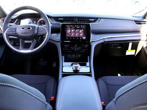 New 2025 Jeep Grand Cherokee Laredo w/ Luxury Tech Group I RWD image 20