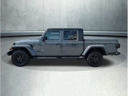 Used 2022 Jeep Gladiator Sport AWD/4WD image 2