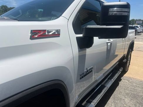 Used 2025 Chevrolet Silverado 2500 LT w/ Texas Edition AWD/4WD image 8
