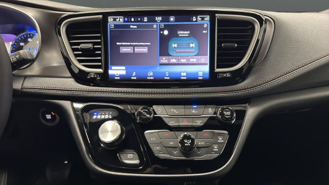 New 2027 Chrysler Pacifica Select FWD image 11