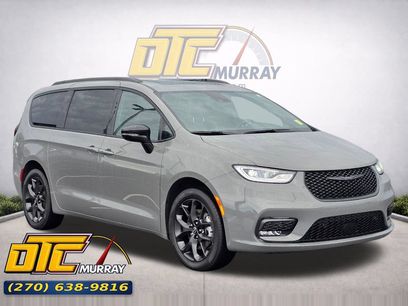 Used 2025 Chrysler Pacifica Limited