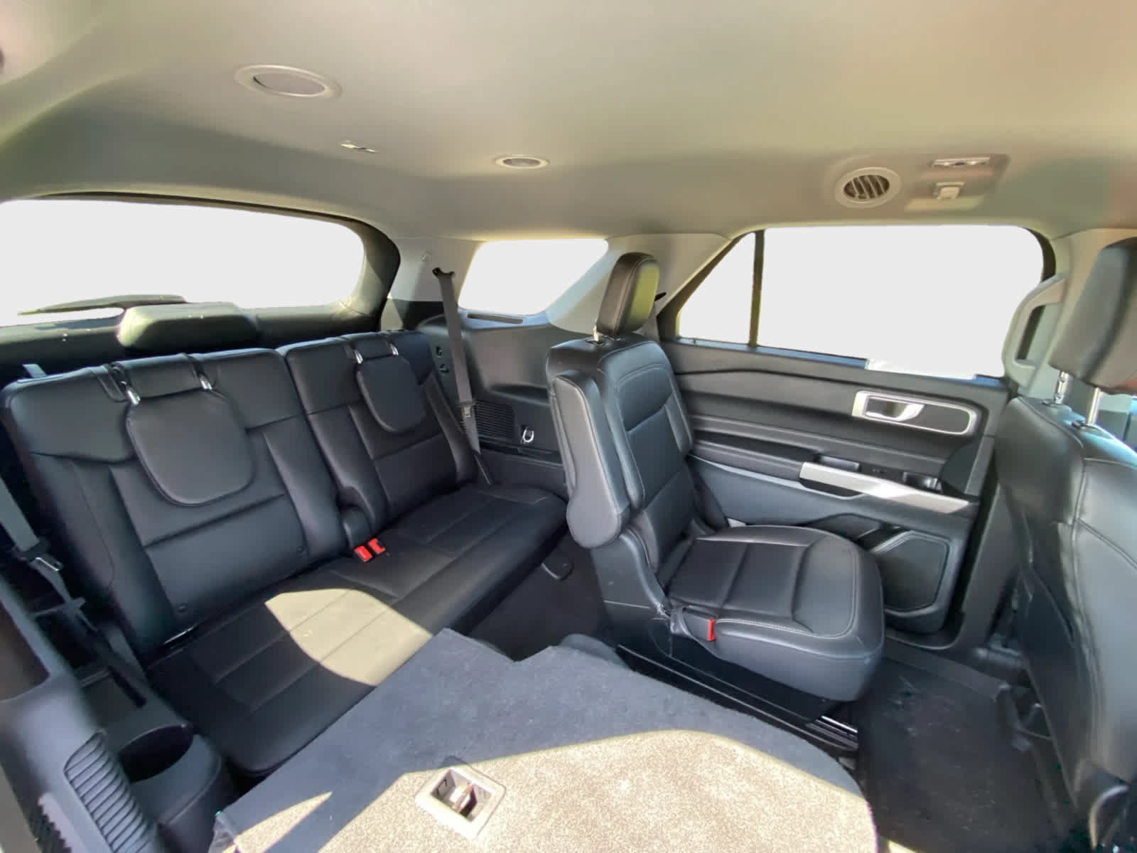 Used 2023 Ford Explorer XLT w/ Equipment Group 202A AWD/4WD image 17