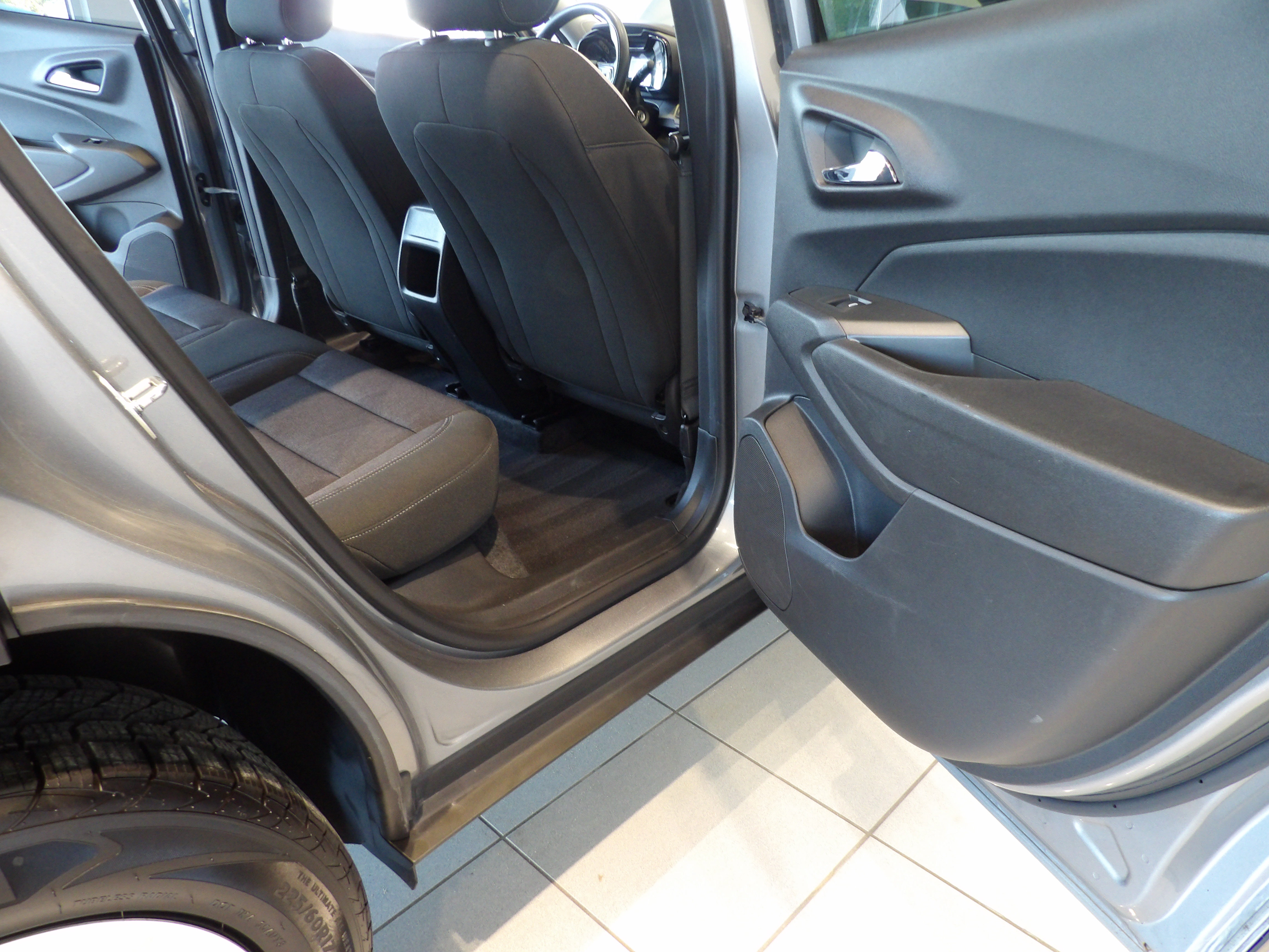Used 2024 Chevrolet Trax LS FWD image 16
